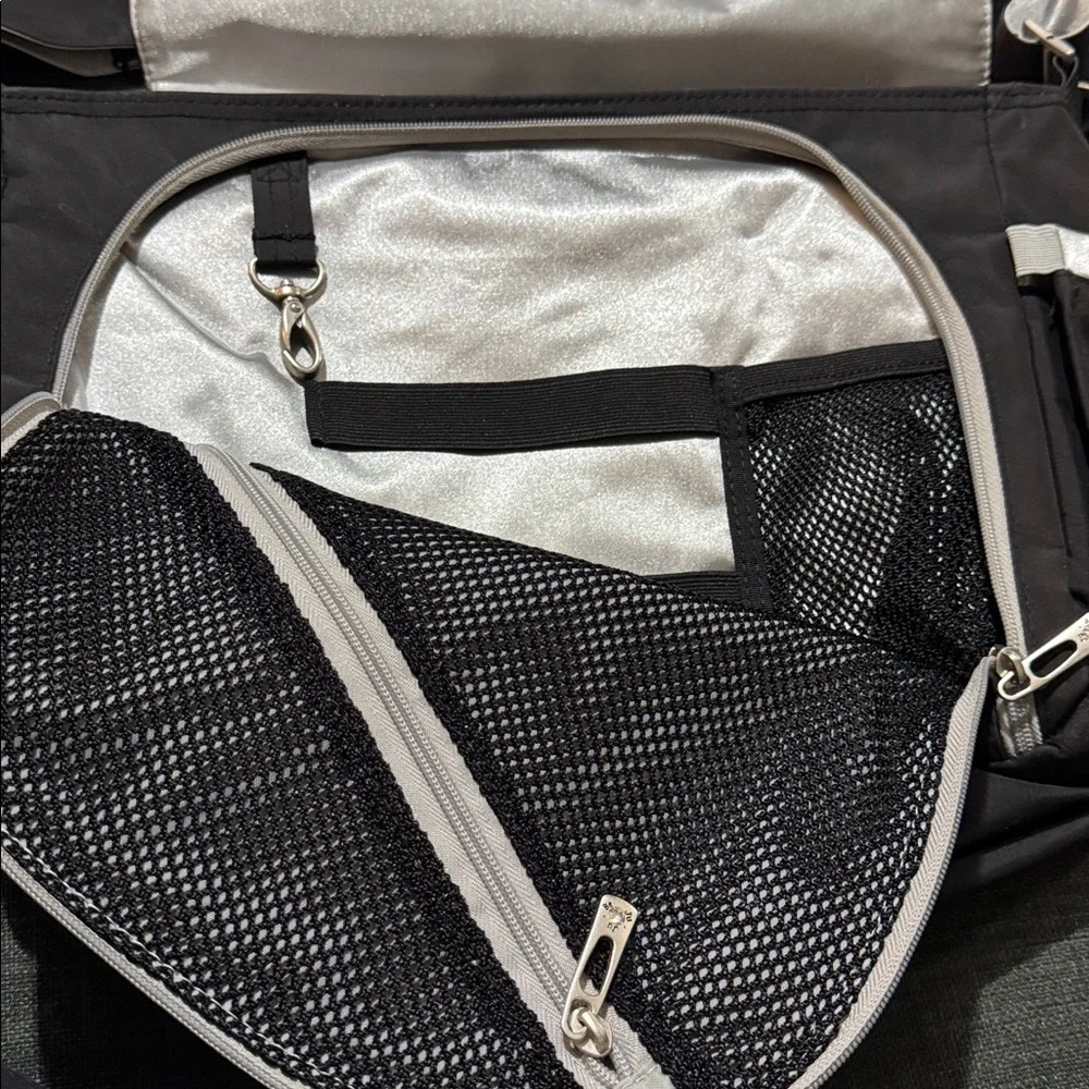 Ju-Ju-Be Classic Collection Better Be Messenger Diaper Bag, Black/Silver